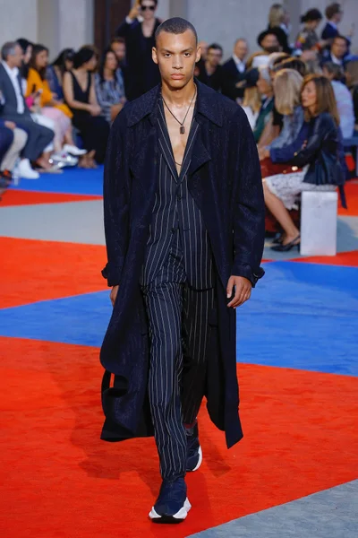 Look 32